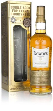 In the photo image Dewars, The Monarch 15 Years Old, gift box Clock, 0.75 L