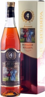 На фото изображение Лезгинка, в подарочной коробке, объемом 0.25 литра (Kizlyar cognac distillery, Lezginka, gift box 0.25 L)