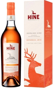На фото изображение Hine, Domaines Hine Bonneuil, Grande Champagne AOC, 2010, gift box, 0.7 L (Домен Хайн Боной, 2010, в подарочной коробке объемом 0.7 литра)
