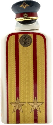 На фото изображение Лезгинка КВ, фарфоровая бутылка Погоны, объемом 0.25 литра (Kizlyar cognac distillery, Lezginka, porcelain bottle Shoulder Straps 0.25 L)