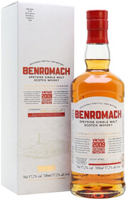 На фото изображение Benromach Cask Strength (57,2%), 2009, gift box, 0.7 L (Бенромах Бочковой крепости (57,2%), 2009, в подарочной коробке в бутылках объемом 0.7 литра)