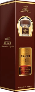 Araget 5 Years Old, gift box with glass, 0.5 L