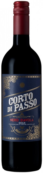 На фото изображение Curatolo Arini, Corto di Passo Nero dAvola, Sicilia DOC, 2020, 0.75 L (Корто ди Пассо Неро дАвола, 2020 объемом 0.75 литра)