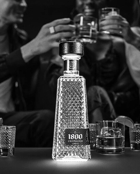 Текила Jose Cuervo, «1800» Cristalino Anejo, 0.75 л — купить