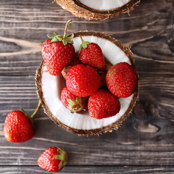 British Strawberry Coconut Cake