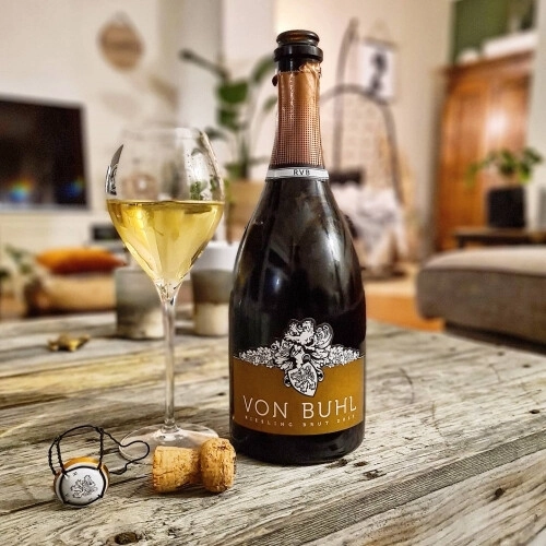 Sparkling wine Von Buhl Riesling Brut, 2019, 750 ml Von Buhl