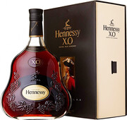 In the photo image Hennessy X.O  with gift box, 1.5 L