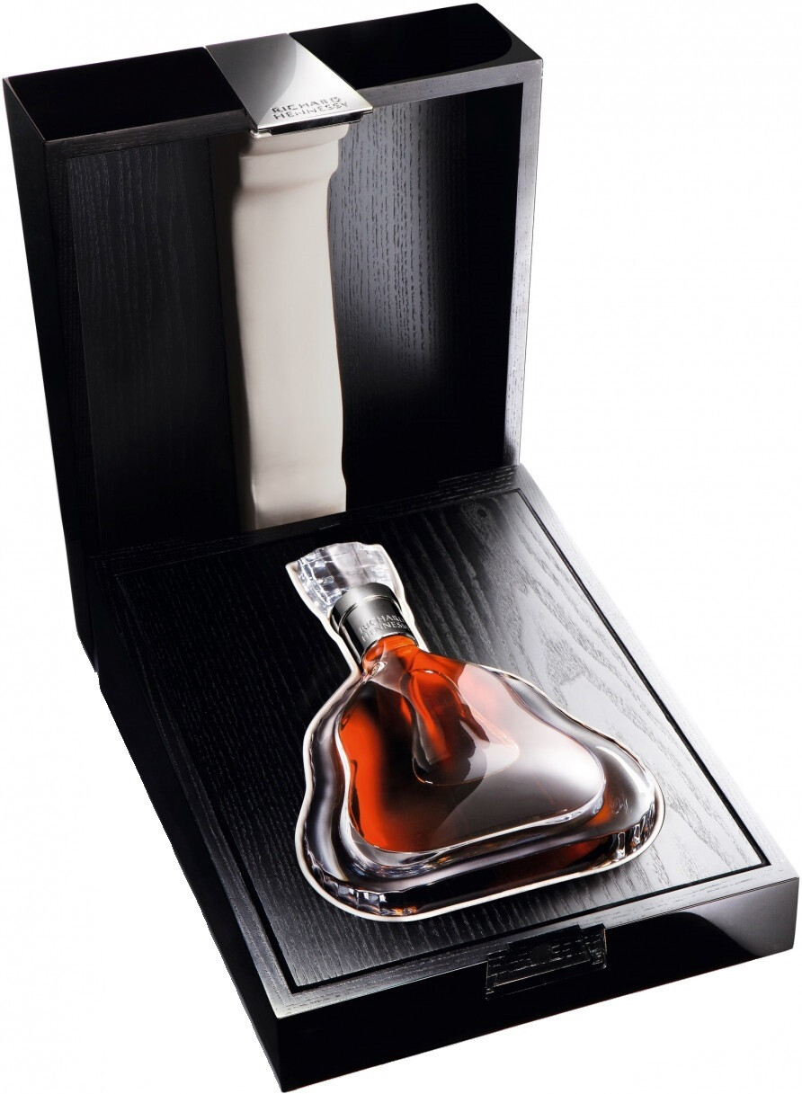 Подарочный набор hennessy. Коньяк Hennessy Richard. Коньяк Hennessy Richard Crystal Decanter. Хеннесси Ричард 0.7. Коньяк Hennessy Richard, 0.7 л.