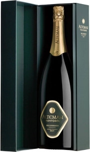 На фото изображение Altemasi Millesimato Brut, Trento DOC, 2019, gift box, 0.75 L (Альтемази Миллезимато Брют, 2019, в подарочной коробке объемом 0.75 литра)