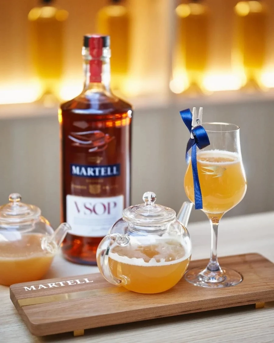 Cognac Martell VSOP, gift box, 1000 ml Martell VSOP, gift box