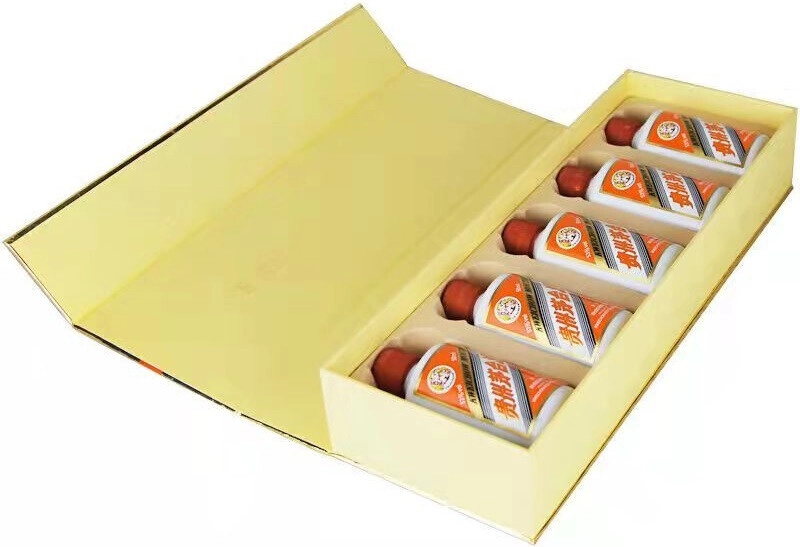 Set Kweichow Moutai (53%), gift set of 5 bottles in gold box