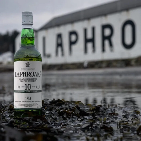 Виски «Laphroaig» 10 Years Old Cask Strength Batch 15, в тубе, 0.7