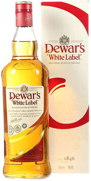 На фото изображение Dewars White Label, gift box, 0.75 L (Дьюарс Вайт Лейбл, в подарочной коробке в бутылках объемом 0.75 литра)