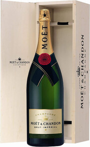 In the photo image Moet & Chandon, Brut Imperial, with wooden box, 3 L