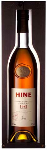 In the photo image Hine Vintage 1981, in wooden  box, 0.7 L