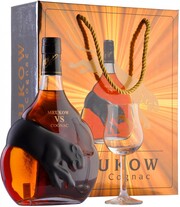 Meukow V.S., in gift box with glass, 0.7 L