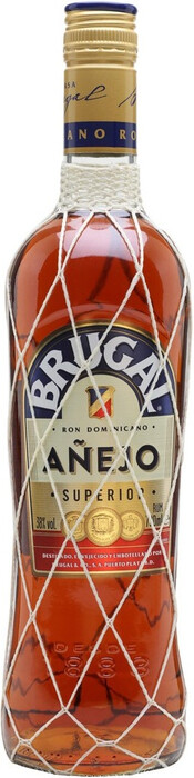 На фото изображение Brugal Anejo, 0.7 L (Бругал Аньехо объемом 0.7 литра)