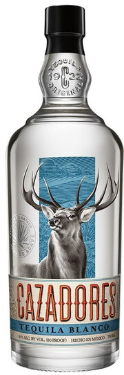 In the photo image Cazadores Blanco, 1 L