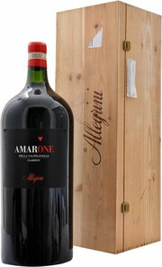 На фото изображение Allegrini, Amarone della Valpolicella Classico DOC, 2010, wooden box, 1.5 L (Аллегрини, Амароне делла Вальполичелла Классико, 2010, в деревянной коробке объемом 1.5 литра)