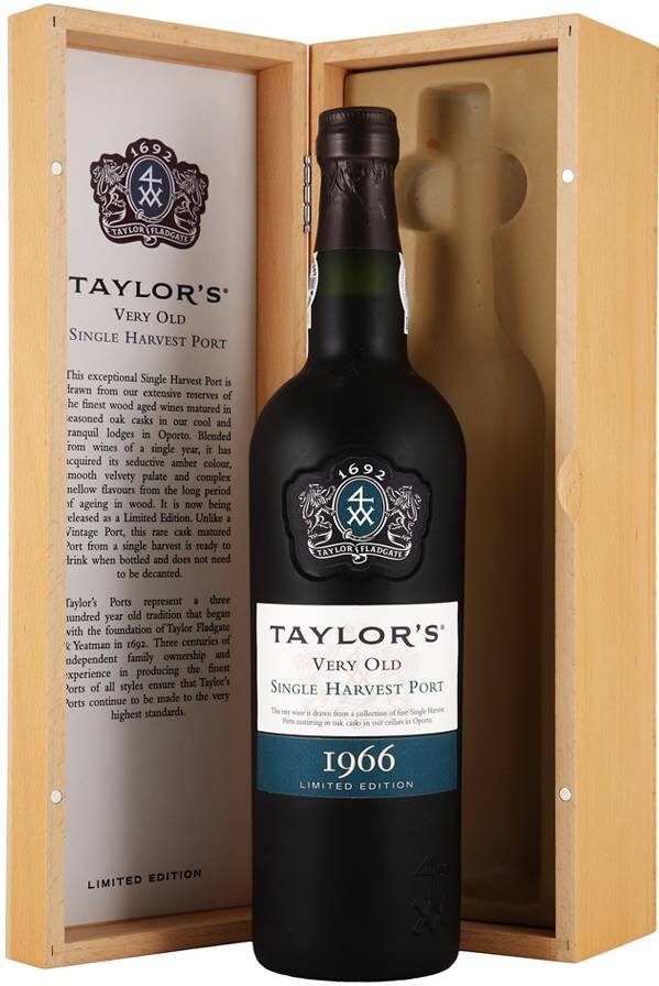 Вери олд. Портвейн Taylor's, Tawny Port 40 years old, 0.75 л. Портвейн Taylor's, Tawny Port 10 years old, 0.75 л. Портвейн Taylor's, Vargellas Vinha Velha , 2007, 0.75 л. Портвейн Graham's very old Tawny Port, 0.75 л.