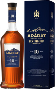 На фото изображение Арарат Ахтамар, в подарочной коробке, объемом 0.7 литра (Ararat Akhtamar, gift box 0.7 L)