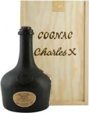 На фото изображение Lheraud, Cognac Charles X, wooden box, 0.7 L (Шарль Х, в  деревянной коробке объемом 0.7 литра)