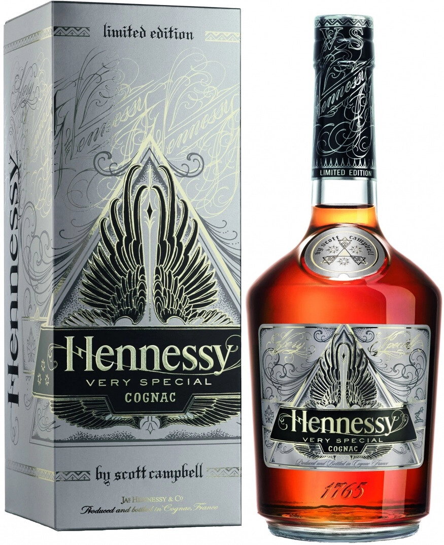 Коньяк Hennessy V.S., Limited Edition by Scott Campbell, в подарочной  коробке, 0.7 л — купить коньяк Хеннесси ВС, в подарочной упаковке (дизайн  Скотт Кэмпбелл), 700 мл – цена 3130 руб, отзывы в Winestyle