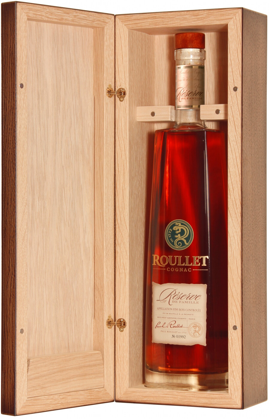 Roullet cognac цена. Коньяк "Roullet " Reserve de famille, fins bois AOC, Wooden Box, 0.7 л. Коньяк Delamain Reserve de la famille. Коньяк "Lautrec " Reserve de la famille, Wooden Box, 0.7 л. Коньяк Рулле.