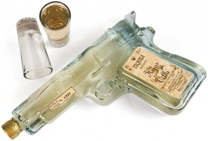 Винный набор «Hijos de Villa» Reposado, gift set with 2 shots