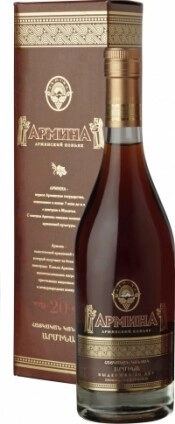 На фото изображение Армина 20-летний, в подарочной упаковке, объемом 0.7 литра (Armina 20 Years Old, gift box 0.7 L)